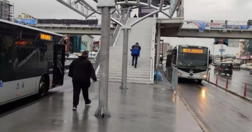 İstanbul’da metrobüsler çarpıştı: Yaralılar var