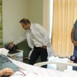 Parkinson hastası, 14 yıllık titreme ve yürüyüş bozukluğundan beyin piliyle kurtuldu
