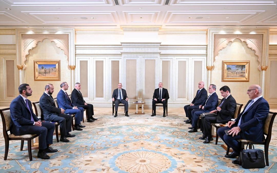 Dünyanın görüntüleri! Aliyev ve Paşinyan arasındaki soğuk rüzgarlar ... 3