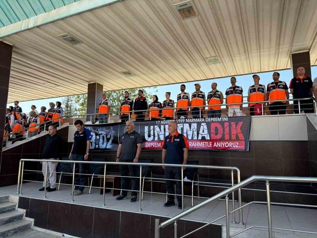 Marmara depreminde hayatını kaybedenler Van 3'te anıldı