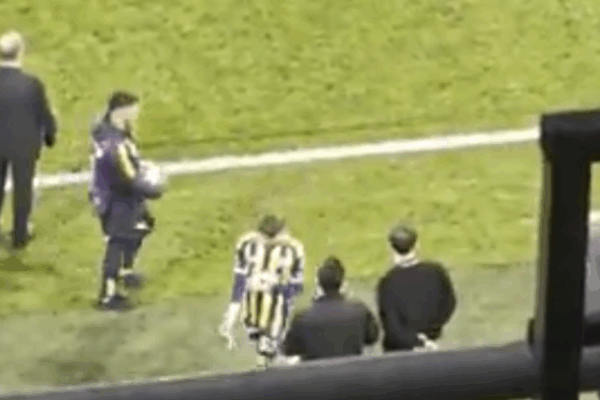 Tribünler tepki göstermişti! Szymanski’den oyundan çıkarken olay hareket… Kerem Aktürkoğlu şaştı kaldı!