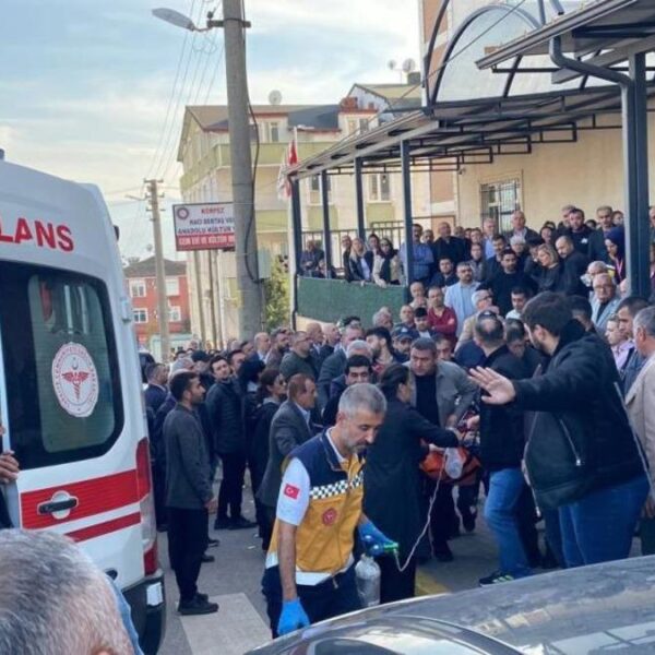 Babasının cenazesinde dayısını da kaybetti