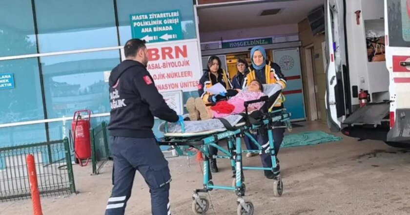 Bursa’da dehşet anları! 250 kiloluk kapı küçük kızın üzerine düştü – Son Dakika Türkiye Haberleri