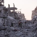Gazze’de İsrail saldırısında hasar alan yapının çökmesi sonucu 2 kişi öldü