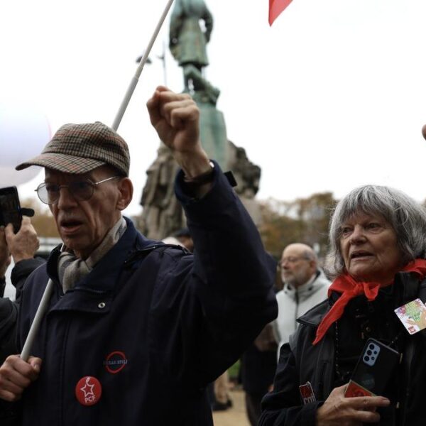 Fransa’da emekliler, yaşam koşullarının iyileştirilmesi talebiyle protesto düzenledi