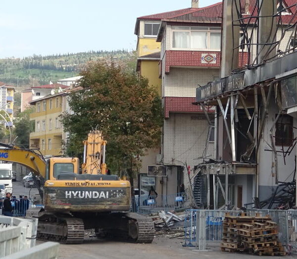 Kocaeli’de 7 can alan fabrikanın yıkımına başlandı