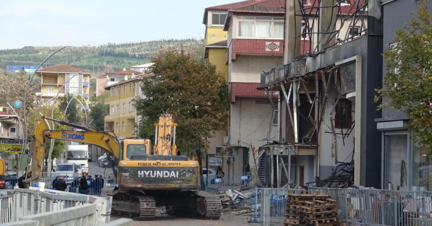 Kocaeli’de 7 can alan fabrikanın yıkımına başlandı